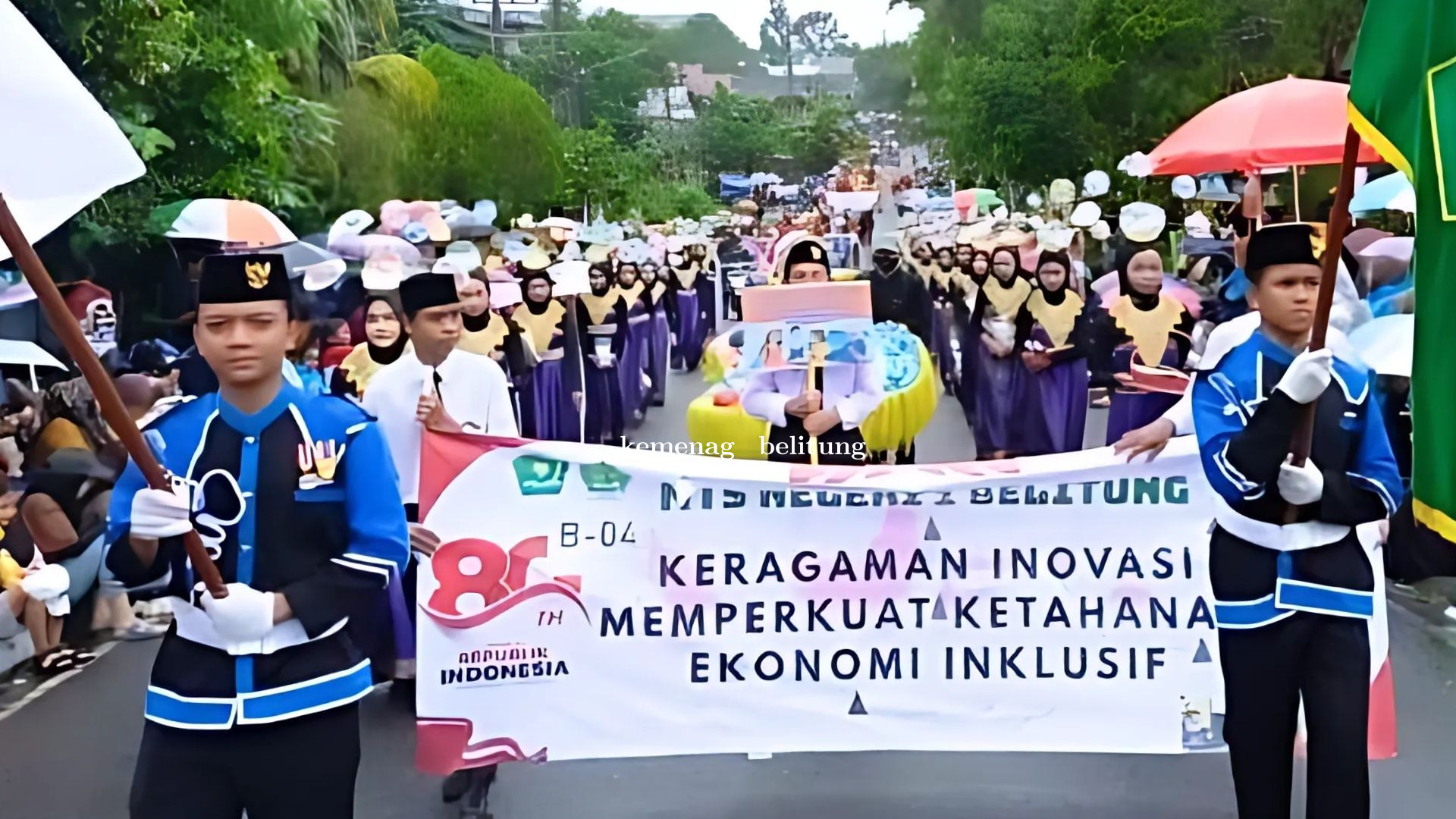 MTsN 1 Belitung Usung Tema Ekonomi Inklusif di Pawai Pembangunan Kabupaten Belitung