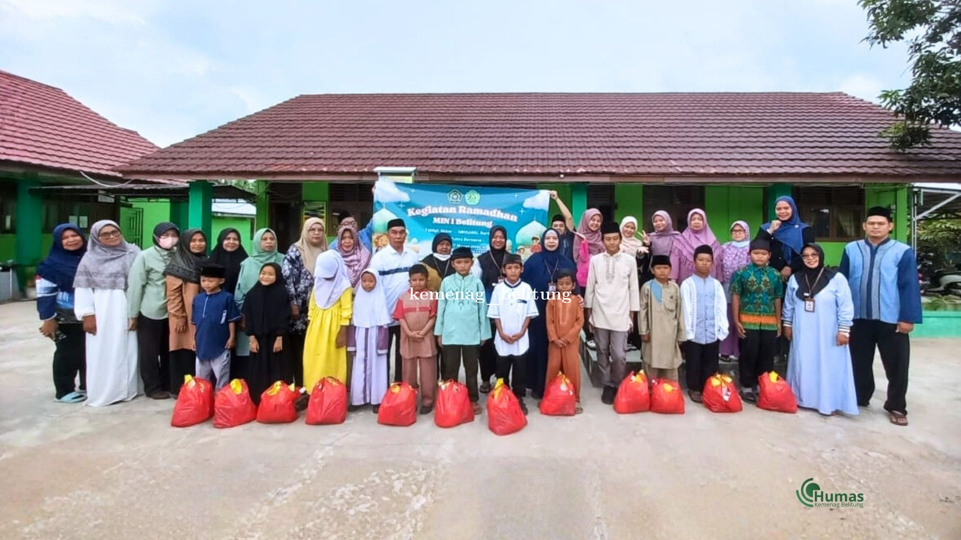 MIN 1 Belitung Membagikan Paket Sembako di Bulan Ramadhan