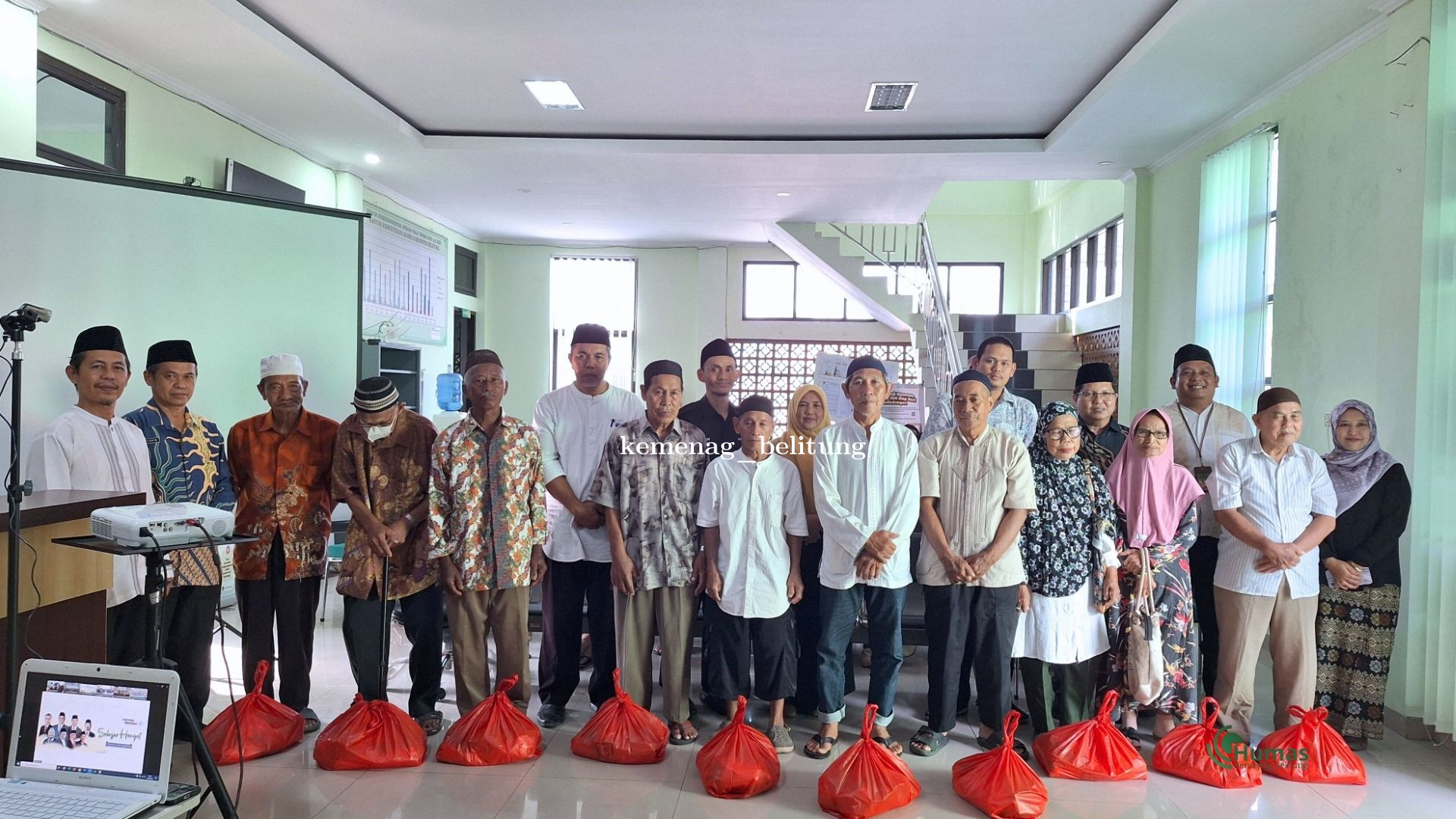 Selaras Hangat Lintas Agama x Joyful Ramadhan, Kemenag Belitung Bagikan 120 Paket Sembako