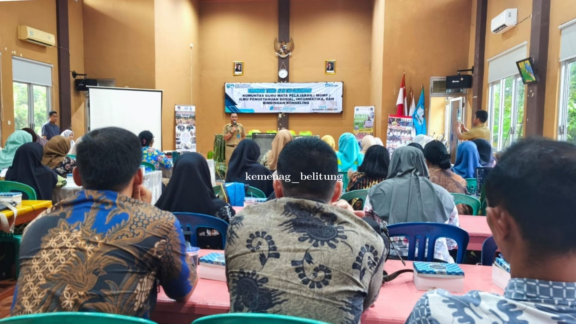Guru MTsN 1 Belitung Ikuti Bimtek AI in The Classroom MGMP Tahun 2025 