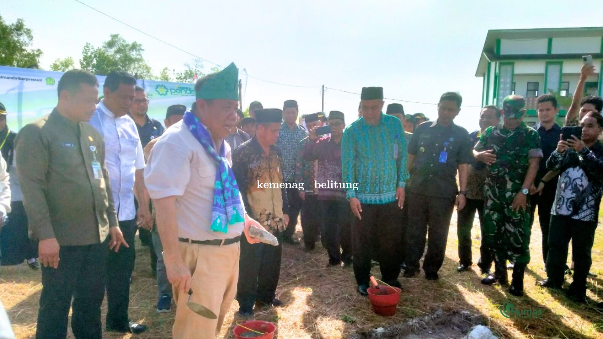 Gubernur Letakkan Batu Pertama Mushalla dan Penentuan Arah Kiblat di Kampus B MAN 1 Belitung