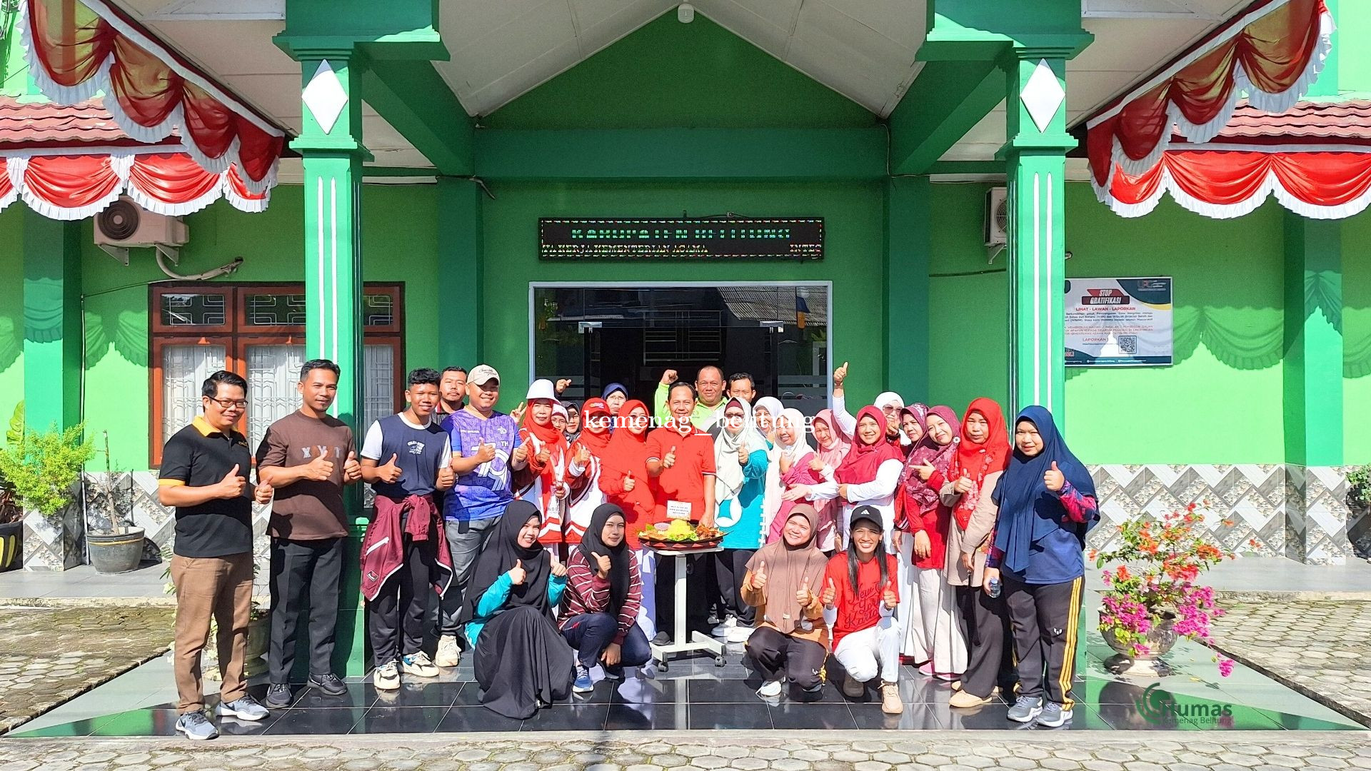 HUT RI ke-80: ASN Kemenag Belitung Bersatu di Jalan Sehat dan Senam Kebersamaan