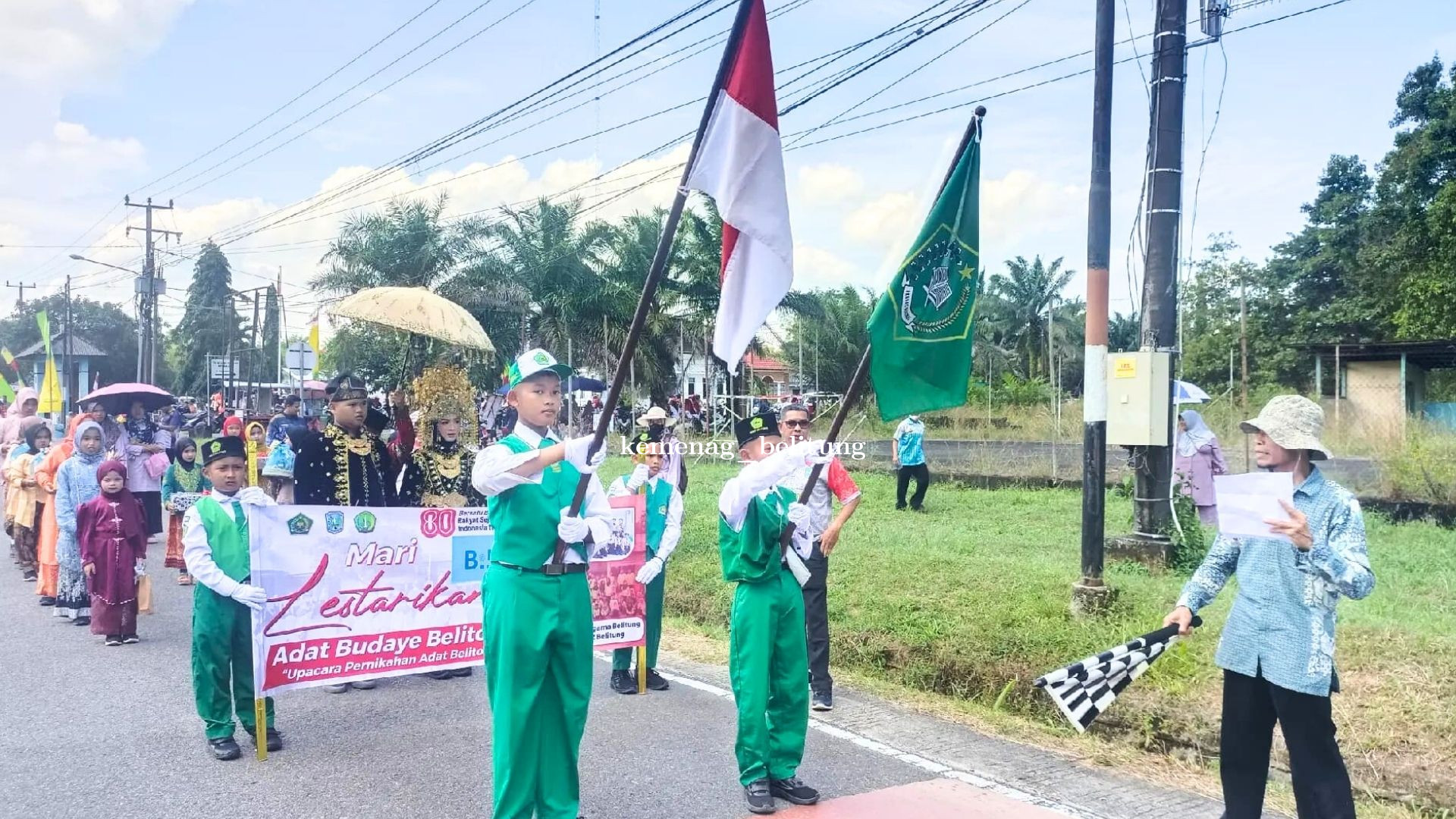 MIN 2 Belitung Antusias Ikuti Pawai Karnaval Bertema Kemerdekaan dan Budaya