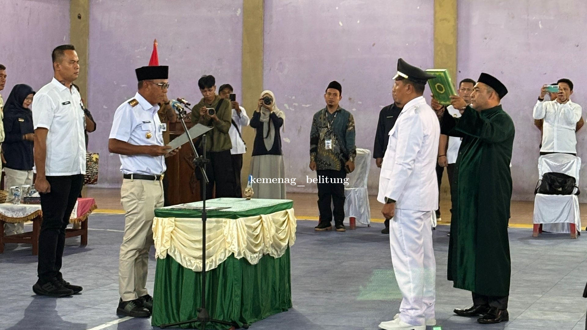 Kepala KUA Tanjungpandan Mengukuh Sumpah Jabatan Kades PAW Desa Terong