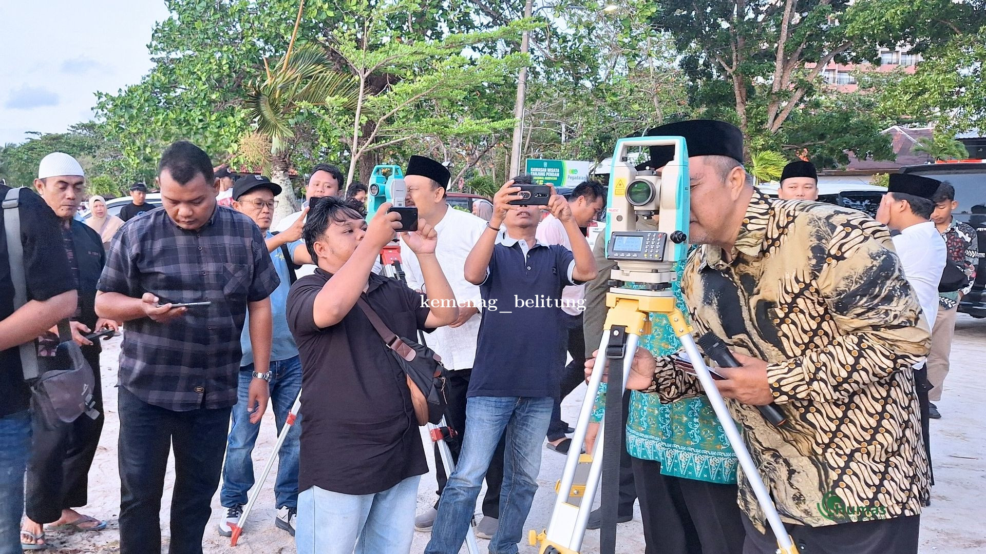 Hilal Belum Terlihat di Pantai Tanjung Pendam Kemenag Belitung Ajak Perkuat Persatuan Sambut Ramadan
