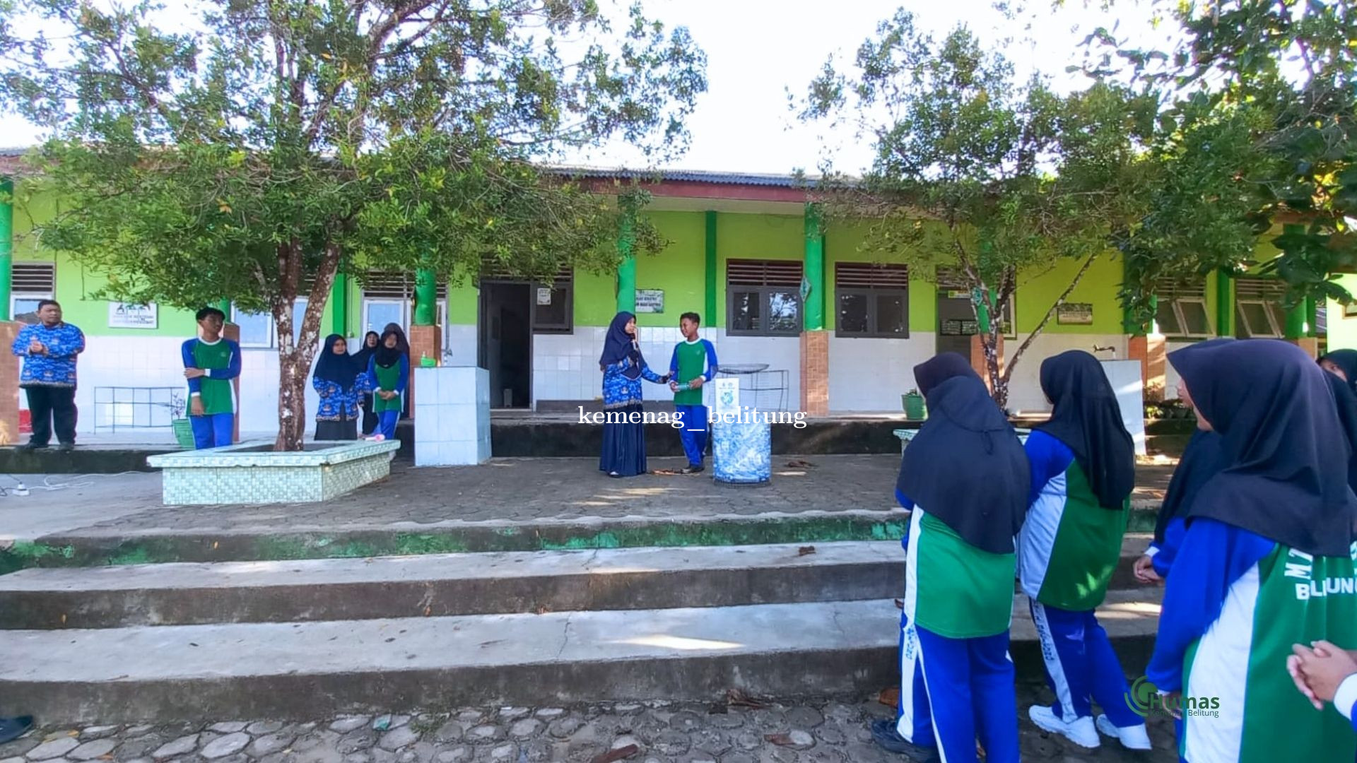 MTsN 1 Belitung Luncurkan Program Tempat Sampah Non Organik dalam Kegiatan Jumat Berseri