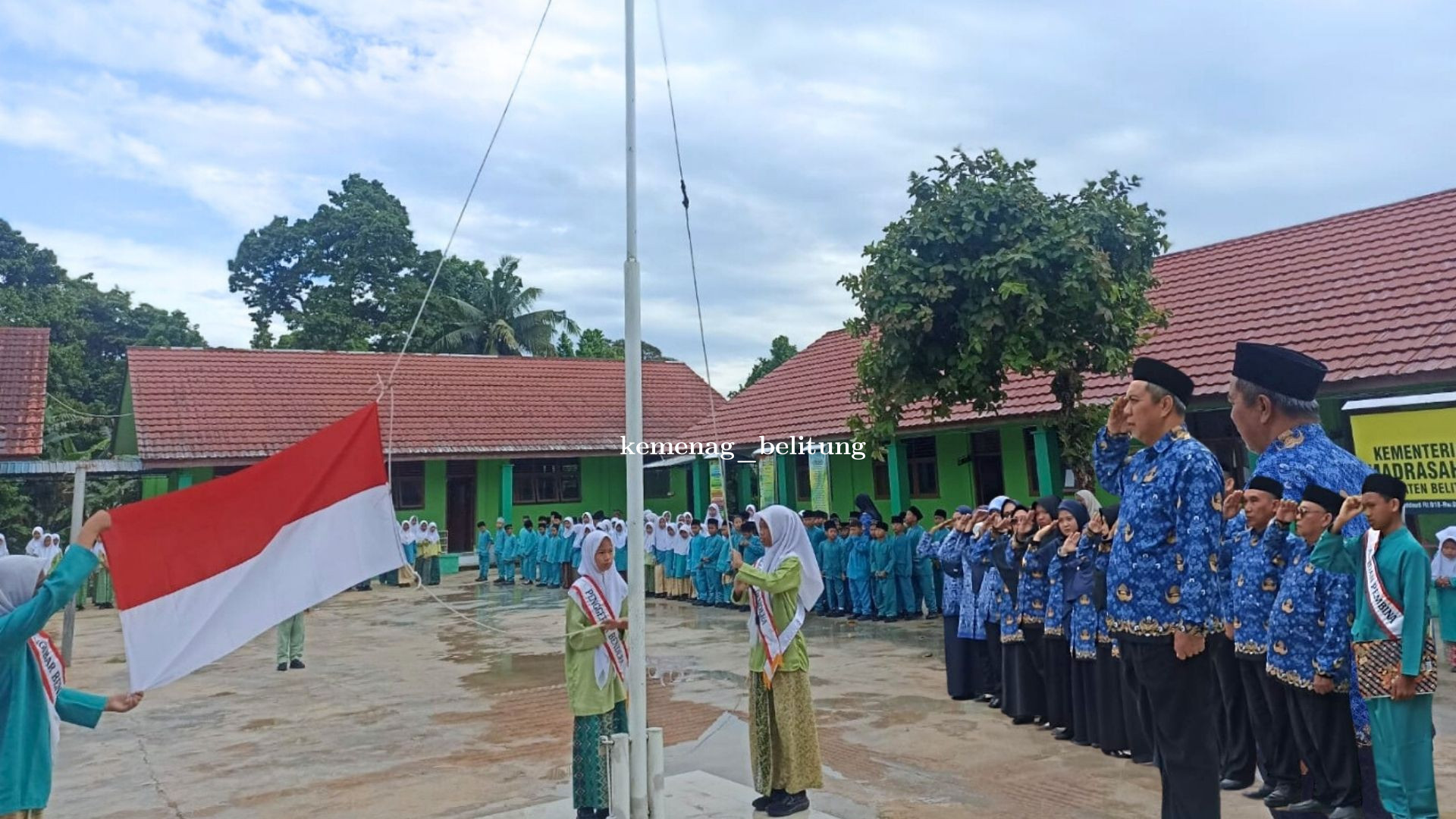Plt. Kepala Kemenag Belitung Jadi Pembina Upacara Hari Sumpah Pemuda ke-97 di MIN 1 Belitung