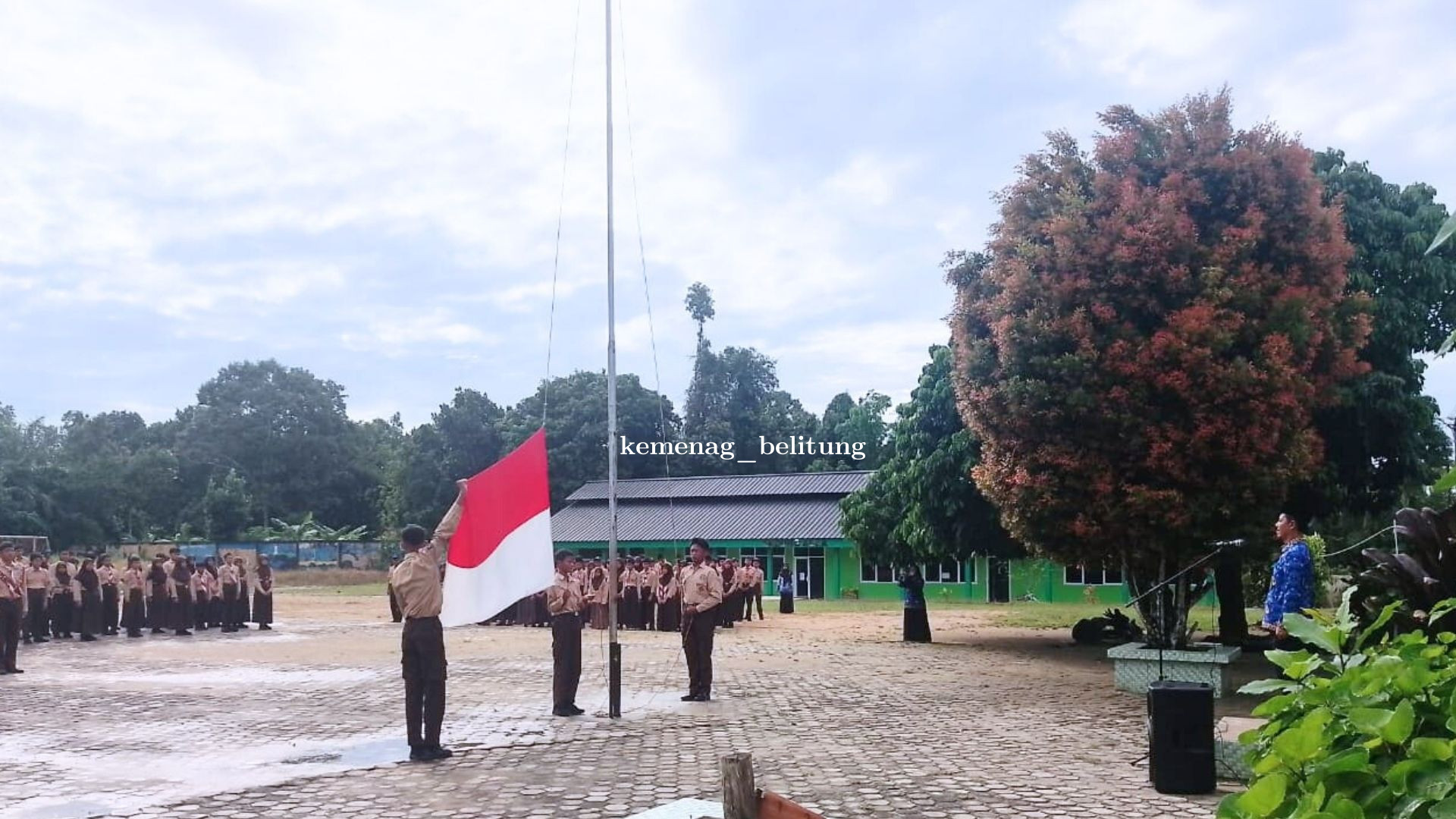 MTsN 1 Belitung Tanamkan Nilai Kebangsaan Lewat Upacara Sumpah Pemuda