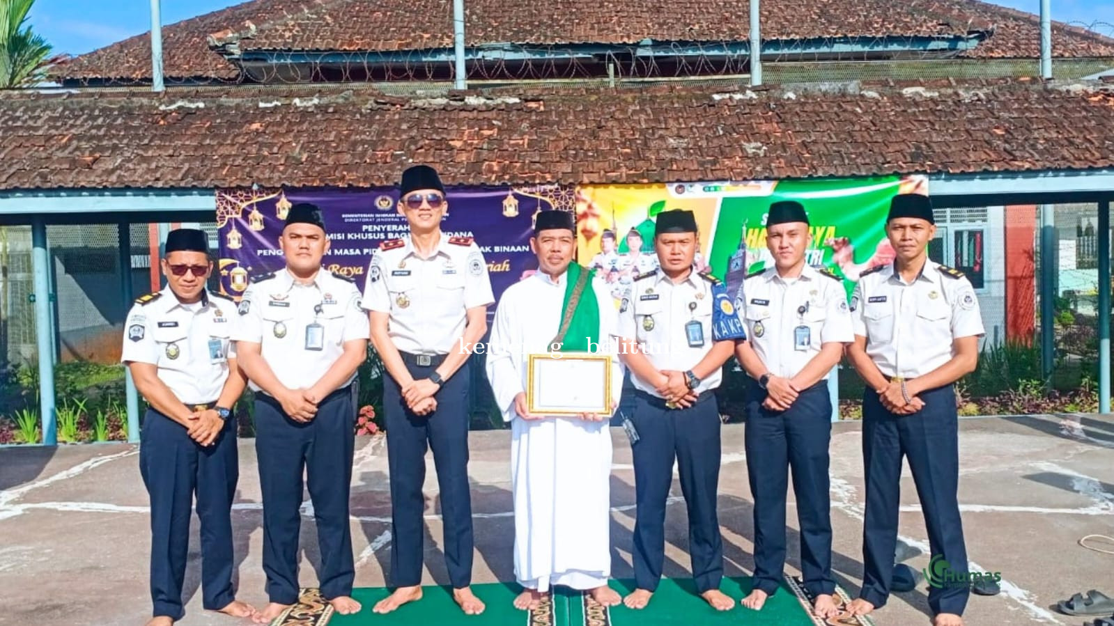Momentum Idulfitri, Kepala Lapas Tanjungpandan Serahkan Piagam Penghargaan Sekaligus Hadirkan Khotba